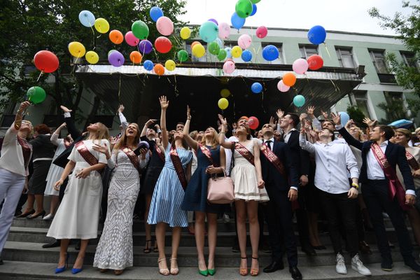 School’s Out for Summer: Russian Schoolers Celebrate Last Bell School’s Out for Summer: Russian Schoolers Celebrate Last Bell - Sputnik International