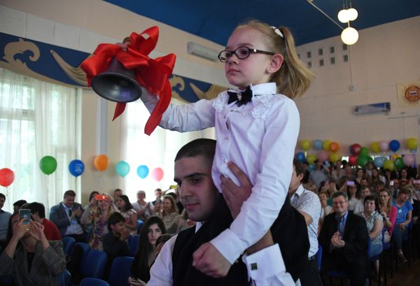 School’s Out for Summer: Russian Schoolers Celebrate Last Bell School’s Out for Summer: Russian Schoolers Celebrate Last Bell - Sputnik International