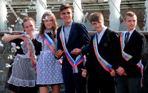 School’s Out for Summer: Russian Schoolers Celebrate Last Bell School’s Out for Summer: Russian Schoolers Celebrate Last Bell - Sputnik International