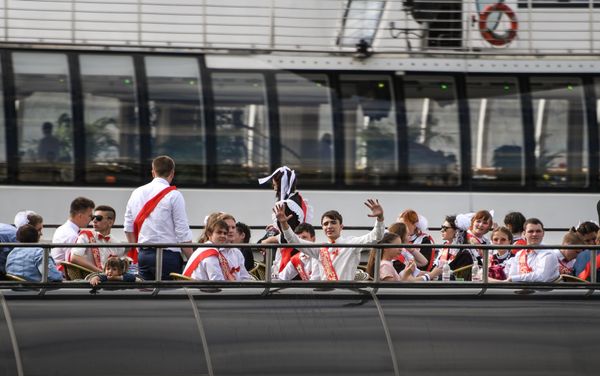 School’s Out for Summer: Russian Schoolers Celebrate Last Bell School’s Out for Summer: Russian Schoolers Celebrate Last Bell - Sputnik International