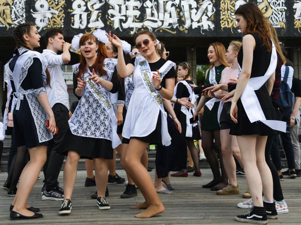 School’s Out for Summer: Russian Schoolers Celebrate Last Bell School’s Out for Summer: Russian Schoolers Celebrate Last Bell - Sputnik International