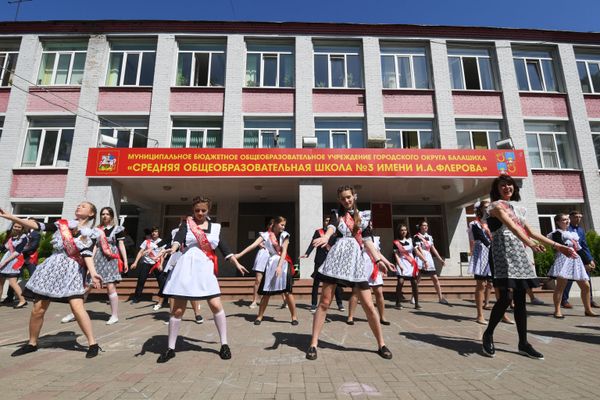 School’s Out for Summer: Russian Schoolers Celebrate Last Bell School’s Out for Summer: Russian Schoolers Celebrate Last Bell - Sputnik International