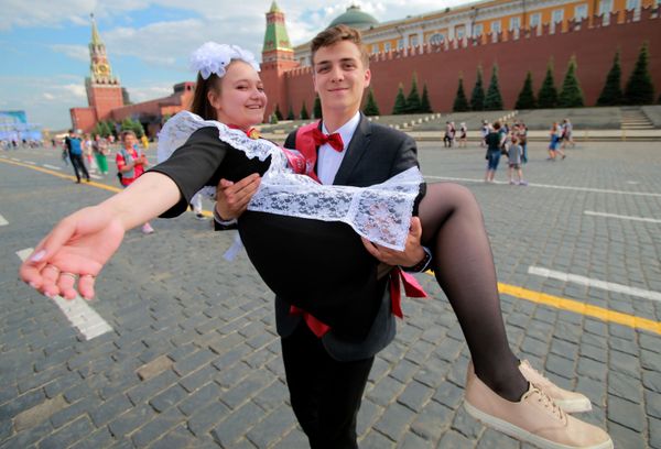 School’s Out for Summer: Russian Schoolers Celebrate Last Bell School’s Out for Summer: Russian Schoolers Celebrate Last Bell - Sputnik International