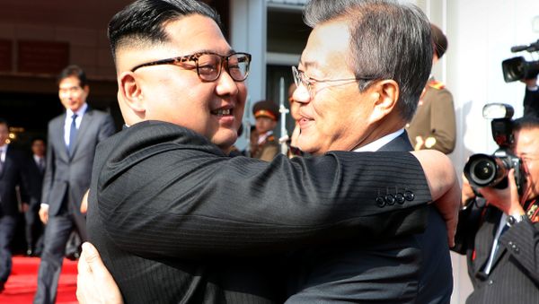 South Korean President Moon Jae-in bids fairwell to North Korean leader Kim Jong Un as he leaves after their summit at the truce village of Panmunjom, North Korea, in this handout picture provided by the Presidential Blue House on May 26, 2018 South Korean President Moon Jae-in bids fairwell to North Korean leader Kim Jong Un as he leaves after their summit at the truce village of Panmunjom, North Korea, in this handout picture provided by the Presidential Blue House on May 26, 2018 - Sputnik International