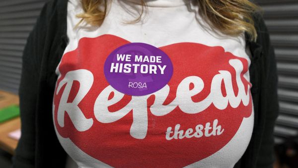 An activist shows off her campaign badge and T-shirt at the count center as votes are tallied following yesterday's referendum on liberalizing abortion law, in Dublin, Ireland, May 26, 2018. - Sputnik International