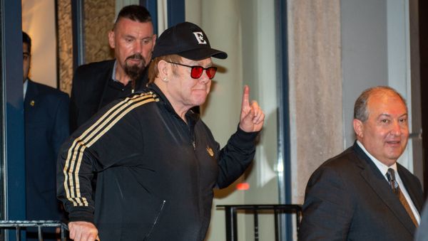 Elton John  - Sputnik International