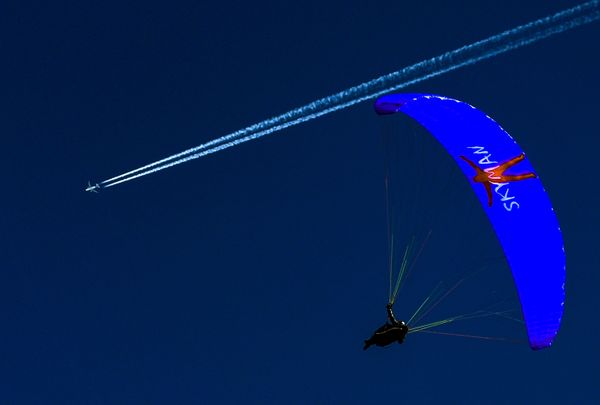 Touch the Sky: Paragliders Practice in Stubaital, Austria Touch the Sky: Paragliders Practice in Stubaital, Austria - Sputnik International