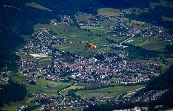 Touch the Sky: Paragliders Practice in Stubaital, Austria Touch the Sky: Paragliders Practice in Stubaital, Austria - Sputnik International