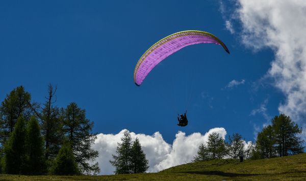 Touch the Sky: Paragliders Practice in Stubaital, Austria Touch the Sky: Paragliders Practice in Stubaital, Austria - Sputnik International
