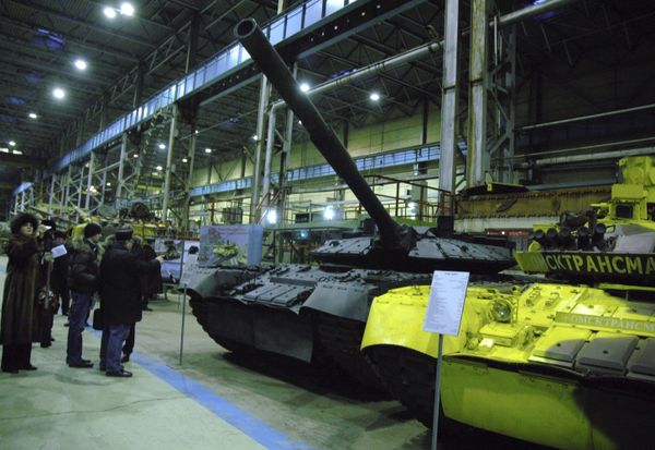 Black Eagle tank (T-80) under the trademark Object 640 at the State unitary enterprise Omsk Plant of Transport Machinery (GUP OMSKTRANSMASH) - Sputnik International
