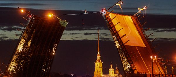 Tightrope walker performing within the frawework of SPIEF celebrations held by St. Petersburg Governor Tightrope walker performing within the frawework of SPIEF celebrations held by St. Petersburg Governor - Sputnik International