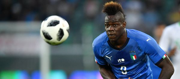 Italy's forward Mario Balotelli eyes the ball during the international friendly football match between Italy and Saudi Arabia at Kybunpark stadium in St. Gallen on May 28, 2018 Italy's forward Mario Balotelli eyes the ball during the international friendly football match between Italy and Saudi Arabia at Kybunpark stadium in St. Gallen on May 28, 2018 - Sputnik International