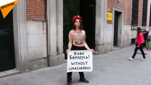 FEMEN Sextremists Hold 'Free Belarus' Protest in Spain - Sputnik International