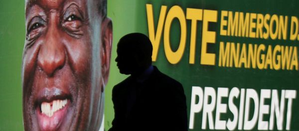 A delegate arrives for a meeting between Zimbabwean President Emmerson Mnangagwa and liberation war veterans in Harare, Zimbabwe, May 11, 2018 - Sputnik International