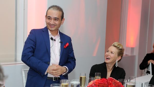 (File) Actress Naomi Watts and luxury jeweler Nirav Modi, left, attend a dinner to celebrate the opening of the first Nirav Modi boutique in the U.S. on Tuesday, Sept. 8, 2015, in New York - Sputnik International