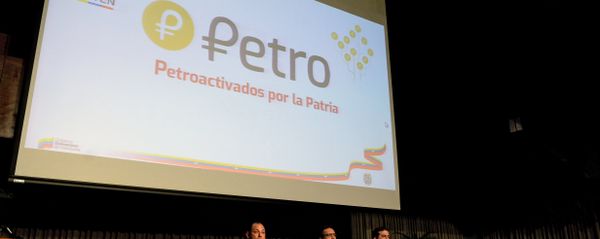 (L to R) Venezuelan Minister of Science, Technology and University Education Hugbel Roa, the president of the Central Bank of Venezuela (BCV) Ramon Lobo and Venezuelan Cryptocurrency Superintendent Carlos Vargas, deliver a press conference at the Central Bank's (BCV) headquarters in Caracas on January 31, 2018 (L to R) Venezuelan Minister of Science, Technology and University Education Hugbel Roa, the president of the Central Bank of Venezuela (BCV) Ramon Lobo and Venezuelan Cryptocurrency Superintendent Carlos Vargas, deliver a press conference at the Central Bank's (BCV) headquarters in Caracas on January 31, 2018 - Sputnik International