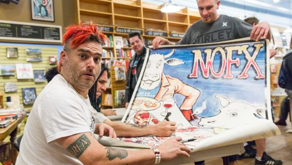 NOFX singer “Fat Mike” Burkett poses as he prepares to sign a fan's poster at a book signing at Parnassus Books in Nashville, Tenn. - Sputnik International
