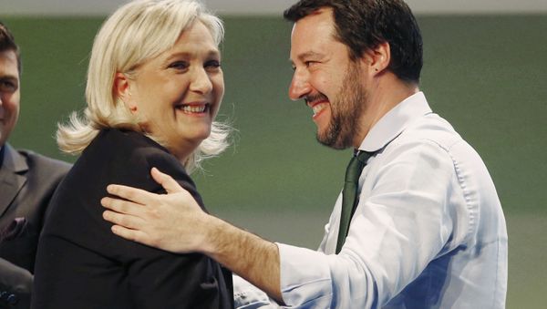 French National Front president Marine Le Pen, left, hugs Italy's Northern League leader Matteo Salvini during the Europe of Nations and Freedom movement meeting in Milan, Italy, Thursday, Jan. 28, 2016 - Sputnik International