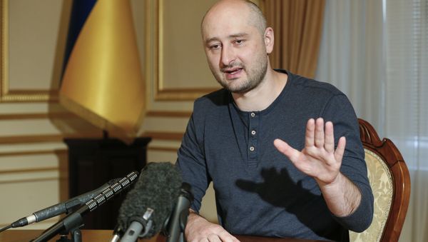 Russian journalist Arkady Babchenko speaks during an interview with foreign media in Kiev, Ukraine, Thursday, May 31, 2018 - Sputnik International