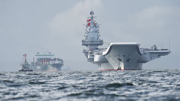 China's sole aircraft carrier, the Liaoning (R), arrives in Hong Kong waters on July 7, 2017, less than a week after a high-profile visit by president Xi Jinping - Sputnik International