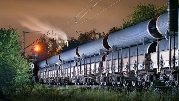 The pipes produced at Europipe in Mühlheim, Germany, are transported to the Mukran logistics hub by rail - Sputnik International