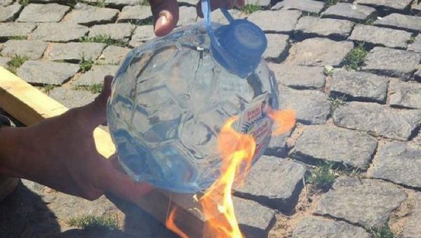 A Holy Spring bottle catching fire in the Sun. - Sputnik International
