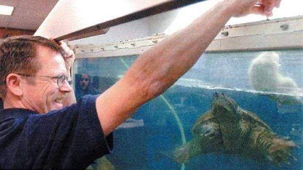 Robert Crosland allegedly threw the baby pooch into the predator’s tank at Preston Junior High School in Idaho - Sputnik International