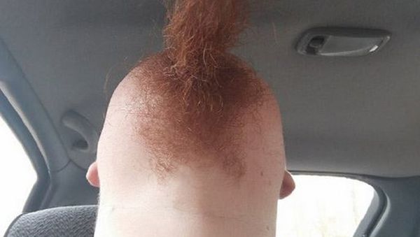 Men with beards looking upwards for your viewing pleasure - Sputnik International