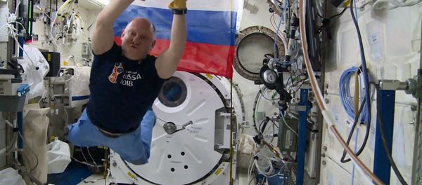 The Roskosmos astronaut  Oleg Artemyev holds a soccer training on the International Space Station - Sputnik International