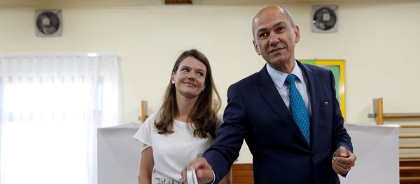Janez Jansa, leader of the Social Democratic Party (SDS), and his wife Urska cast their votes at a polling station during the general election in Velenje, Slovenia, June 3, 2018. Janez Jansa, leader of the Social Democratic Party (SDS), and his wife Urska cast their votes at a polling station during the general election in Velenje, Slovenia, June 3, 2018. - Sputnik International