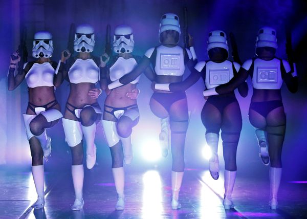 'The Empire Strips Back' at Star Wars Burlesque Parody - Sputnik International