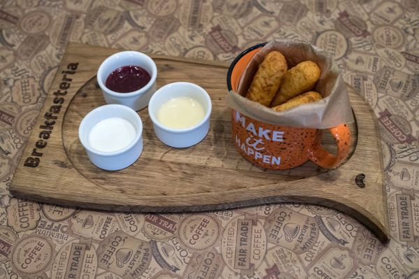 Rostov-on-Don Breakfasteria’s “Palchiky” Syrniky (Russian cheese pancakes) - Sputnik International