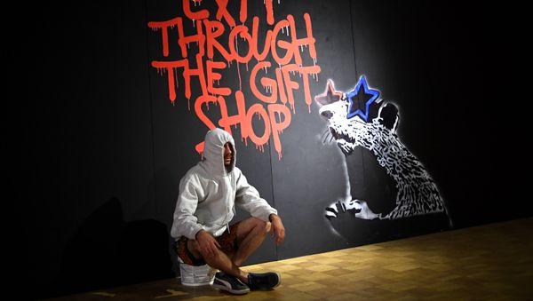 A visitor during an early show of the exhibition of English street artist Banksy at the Central House of Artist - Sputnik International