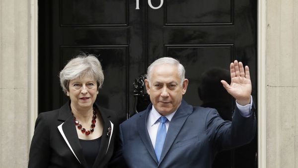 British Prime Minister Theresa May and Israeli Prime Minister Benjamin Netanyahu pose for the media as Netanyahu arrives for their meeting at 10 Downing Street in London, Thursday, Nov. 2, 2017. British Prime Minister Theresa May and Israeli Prime Minister Benjamin Netanyahu pose for the media as Netanyahu arrives for their meeting at 10 Downing Street in London, Thursday, Nov. 2, 2017. - Sputnik International