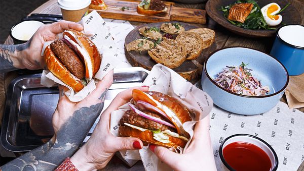 26/28 Grill’s Burgers - Sputnik International