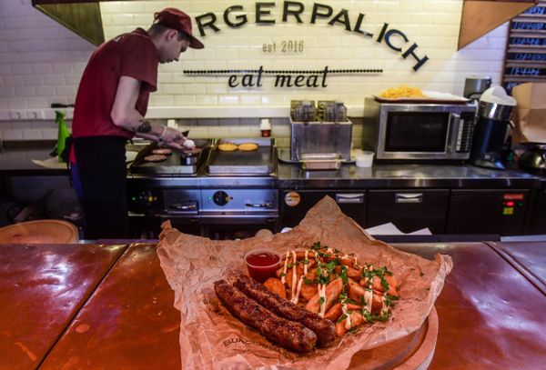 BURGERPALICH’s Ćevapi with potato wedges - Sputnik International