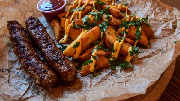 BURGERPALICH’s Ćevapi with potato wedges - Sputnik International
