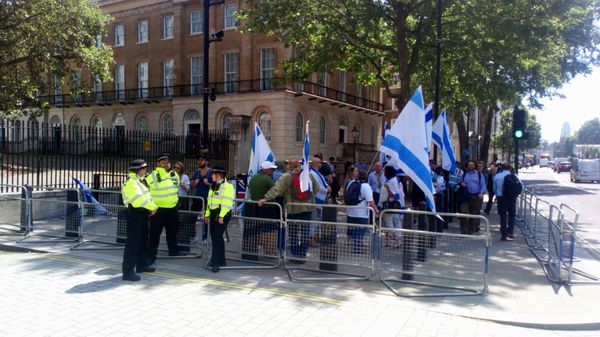 Pro-Netanyahu protesters in Whitehall Pro-Netanyahu protesters in Whitehall - Sputnik International