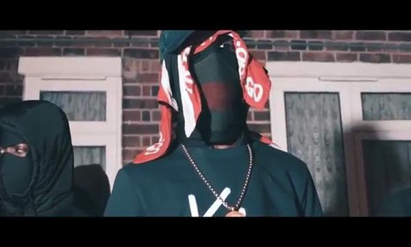 Micah Bedeau, wearing the red bandanna mask, appeared in the No Hook video - Sputnik International