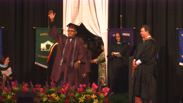 18-year-old Luis Martinez was detained after waving to his mother at his high school graduation ceremony. - Sputnik International