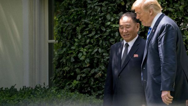 Presidente norte-americano, Donald Trump, com o principal assessor do líder norte-coreano, Kim Yong-chol, em reunião na Casa Branca, EUA Presidente norte-americano, Donald Trump, com o principal assessor do líder norte-coreano, Kim Yong-chol, em reunião na Casa Branca, EUA - Sputnik International