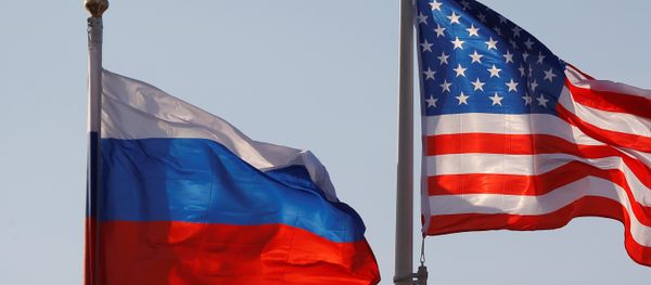 National flags of Russia and the US fly at Vnukovo International Airport in Moscow, Russia April 11, 2017 - Sputnik International