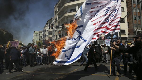 Iranian protesters burn a representation of the U.S. and Israeli flags in their annual anti-Israeli Al-Quds, Jerusalem, Day rally in Tehran, Iran, Friday, June 8, 2018 - Sputnik International