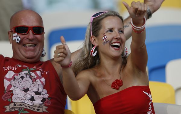 English fans cheer - Sputnik International