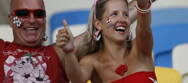 English fans cheer - Sputnik International