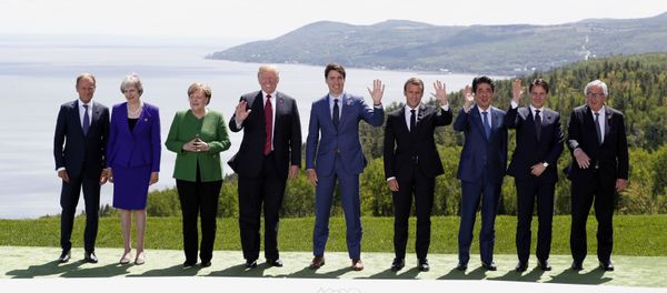Leaders pose for family photo at the G7 Summit in Charlevoix Leaders pose for family photo at the G7 Summit in Charlevoix - Sputnik International