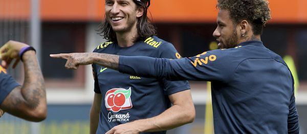Brazil's Filipe Luis and Neymar, from left, jokes during a national soccer squad training session at the Ernst Happel Stadium in Vienna, Austria, Sturday, June 9, 2018. - Sputnik International