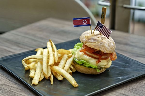 Summit-inspired Cowboy Kimchi Burger in Singapore in June 2018 - Sputnik International