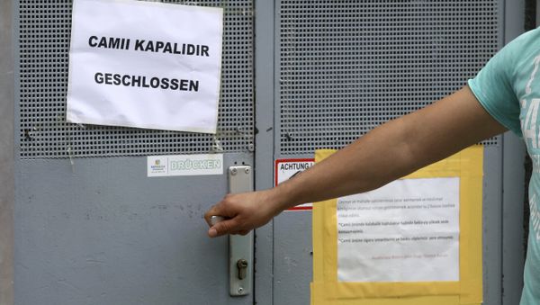 A man tries to open the door of a closed mosque in Vienna, Austria, Friday, June 8, 2018. The mosque is on of the seven mosques which the Austrian government said it’s closing and plans to expel imams in a crackdown on political Islam and foreign financing of religious groups. - Sputnik International