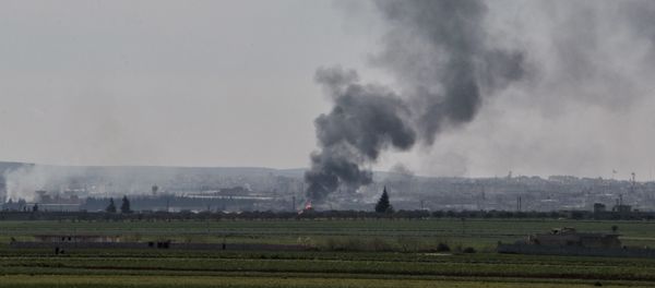 Smoke rises from the northwestern Syrian city of Idlib on March 26, 2015 following bombing by rebels. Islamist fighters have seized 17 checkpoints from Syrian forces in clashes around the city of Idlib that have cost at least 71 lives, according to the Syrian Observatory for Human Rights. Smoke rises from the northwestern Syrian city of Idlib on March 26, 2015 following bombing by rebels. Islamist fighters have seized 17 checkpoints from Syrian forces in clashes around the city of Idlib that have cost at least 71 lives, according to the Syrian Observatory for Human Rights. - Sputnik International